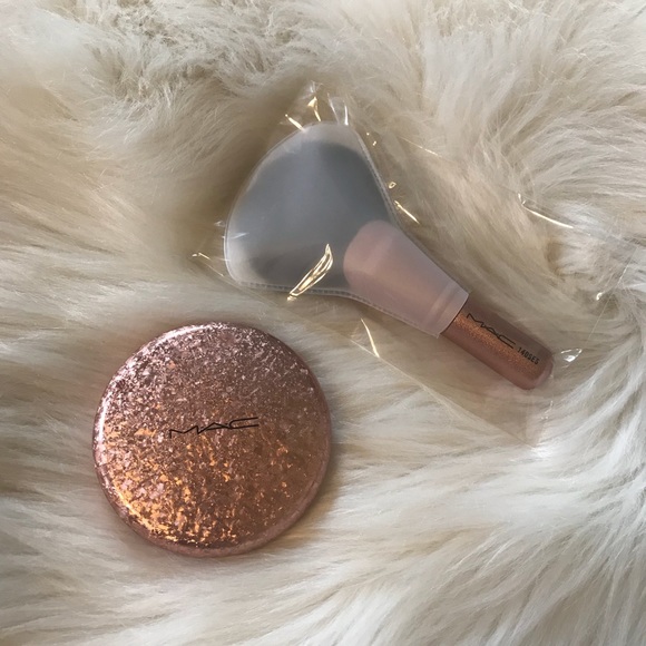 ✨HOST PICK✨ Mac Snow Ball GOLD Face Bag - Picture 4 of 5